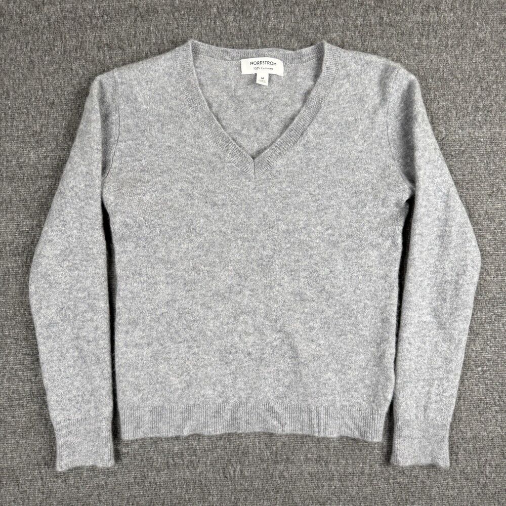 Nordstrom V Neck Sweater Womens Medium Gray 100% Cashmere Pullover Soft Comfy